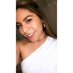 Meet your Posher, Estephania